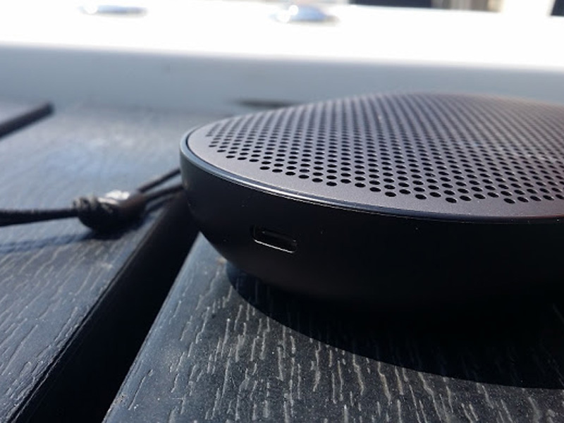 Loa B&O BeoPlay P2-10