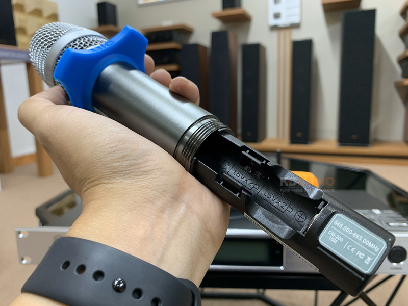 Micro không dây VinaKTV USS 1000 Plus, Dò sóng sạch, Chống hú-9