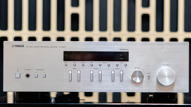 Amply Yamaha R-N303-6