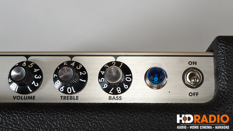 Loa Fender Monterey-11