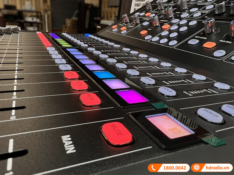 Bàn mixer Midas M32R-3