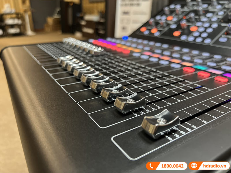 Bàn mixer Midas M32R-9