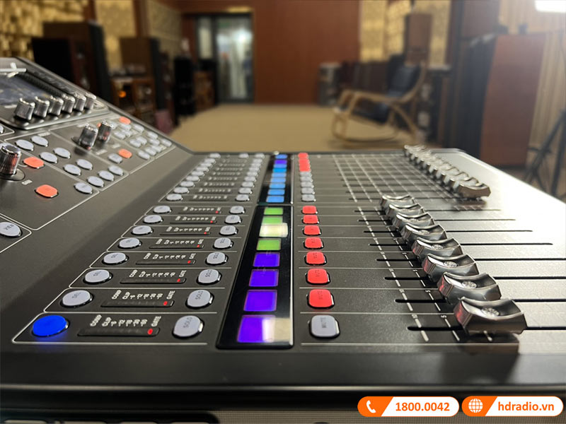 Bàn mixer Midas M32R-10