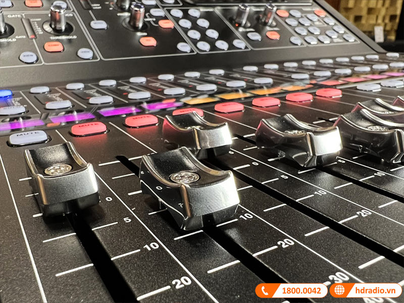 Bàn mixer Midas M32R-5