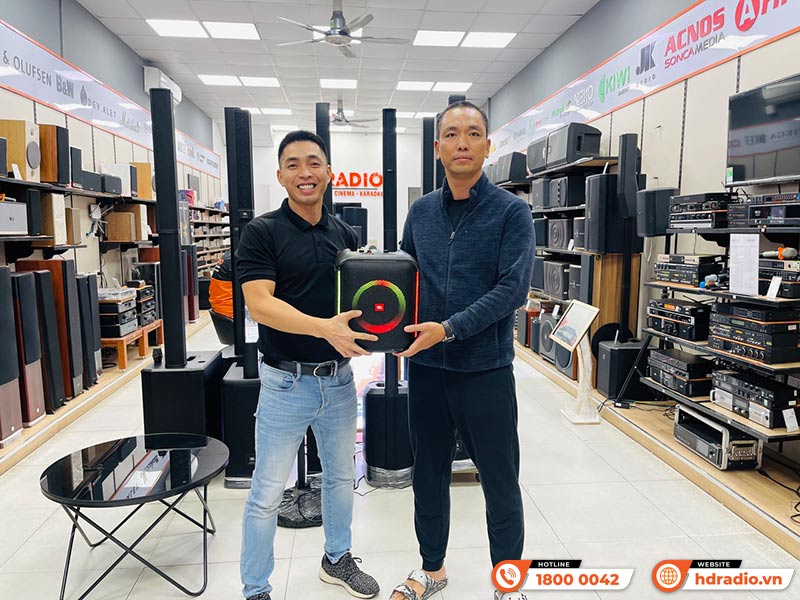 khách hàng mua sắm Thiết bị âm thanh chính hãng tại HDRadio khách hàng mua sắm Thiết bị âm thanh chính hãng tại HDRadio