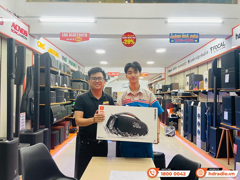 khách hàng mua sắm Thiết bị âm thanh chính hãng tại HDRadio khách hàng mua sắm Thiết bị âm thanh chính hãng tại HDRadio