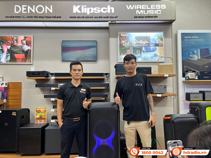 khách hàng mua sắm Thiết bị âm thanh chính hãng tại HDRadio khách hàng mua sắm Thiết bị âm thanh chính hãng tại HDRadio