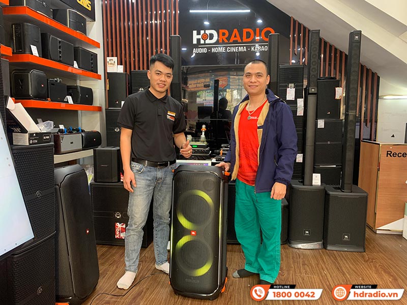 khách hàng mua sắm Thiết bị âm thanh chính hãng tại HDRadio khách hàng mua sắm Thiết bị âm thanh chính hãng tại HDRadio