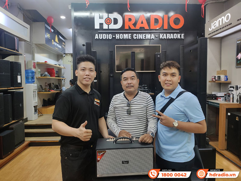khách hàng mua sắm Thiết bị âm thanh chính hãng tại HDRadio khách hàng mua sắm Thiết bị âm thanh chính hãng tại HDRadio