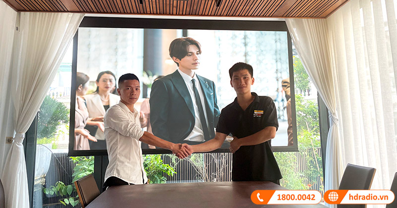 Lắp trọn bộ máy chiếu văn phòng 4K chi phí 101 triệu đồng cho anh Chiến ở Thanh Xuân, Hà Nội (Grandview CB-MI100, Samsung LSP7T)