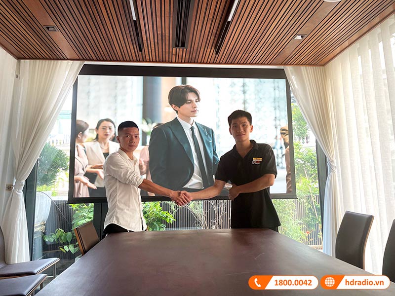 Lap he thong trinh chieu 4k chat luong tri gia hon 101 trieu dong cho anh Chien o Thanh Xuan, Ha Noi