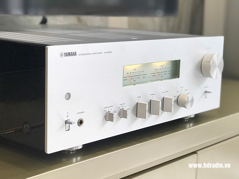 Ảnh thực tế Amply Yamaha A S-1200 tại công trình dàn nghe nhạc của anh Hiếu ở An Khánh