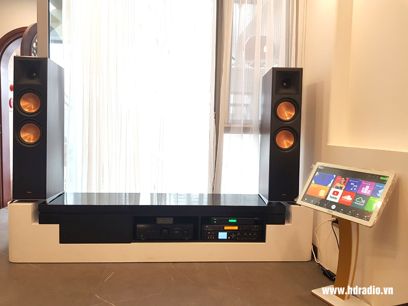 Lắp dàn nghe nhạc và hát karaoke Klipsch hay cho anh Vinh ở Cầu Giấy (Amply Denon PMA-1600NE, Loa Klipsch RP8000F, Vang số karaoke JKaudio X9000, Micro không dây JKAudio B9, Đầu ViệtK 4K Plus 4TB, Màn hình cảm ứng VietK 22 Inch)