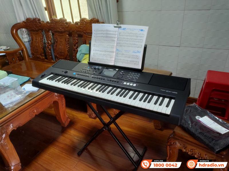 Bàn giao đàn organ Yamaha PSR-EW425 gần 11tr cho anh Tấn Bàn giao đàn organ Yamaha PSR-EW425 gần 11tr cho anh Tấn