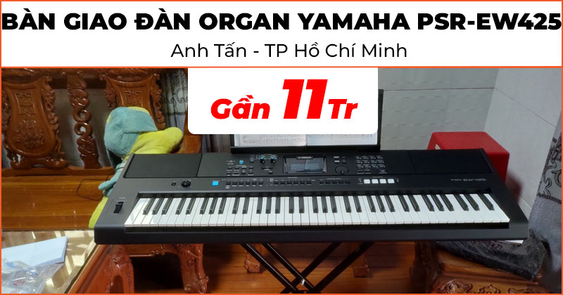 Bàn giao cây đàn Organ Yamaha PSR EW425 trị giá gần 11 triệu đồng cho anh Tấn ở huyện Củ Chi, Hồ Chí Minh