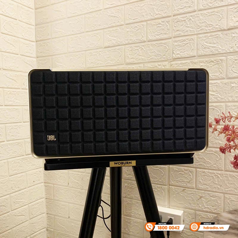 Bàn giao loa jbl authentics 500 và chân loa marshall cho cô Trinh