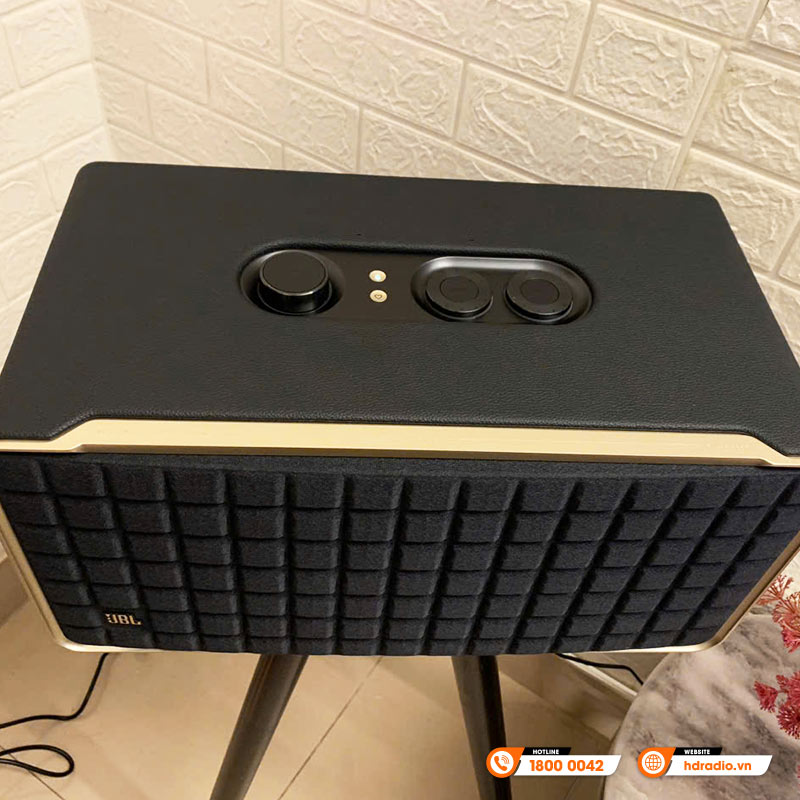 Bàn giao loa jbl authentics 500 và chân loa marshall cho cô Trinh