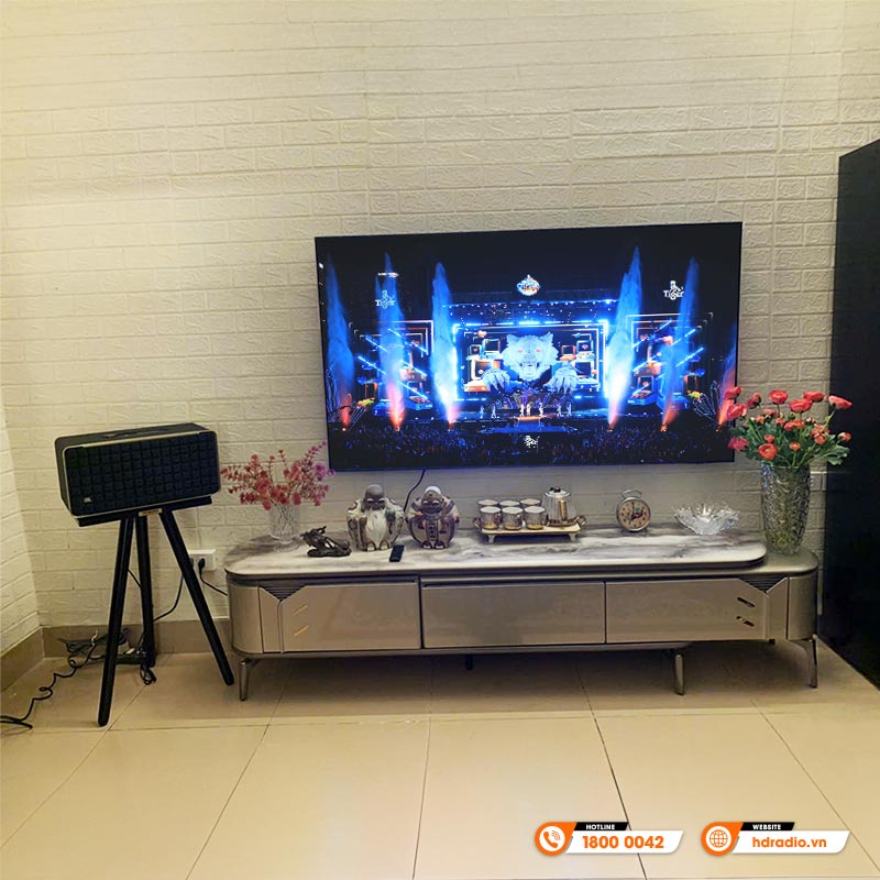 Bàn giao loa jbl authentics 500 và chân loa marshall cho cô Trinh