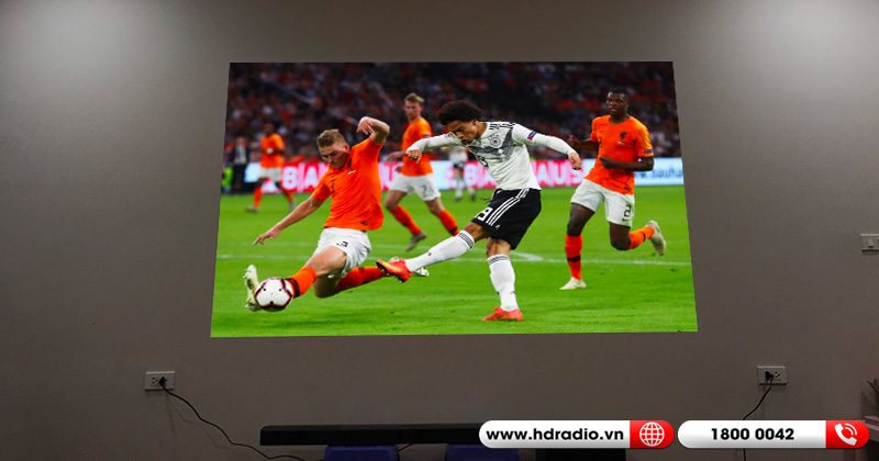 Lắp hệ thống trình chiếu bóng đá cực nét cho chị Ngọc ở Hà Nội (Máy chiếu 4K Optoma UHD35+, Loa Soundbar JBL BAR 9.1, Đầu Dune HD Pro 4K II)
