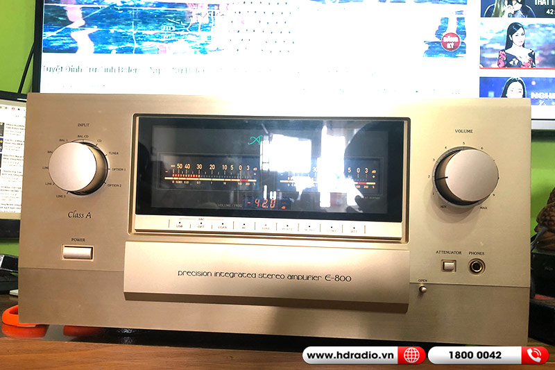 Ảnh thực tế Amply Accuphase E800 tại công trình dàn nghe nhạc Hi-End của chú Vang ở Thịnh Liệt