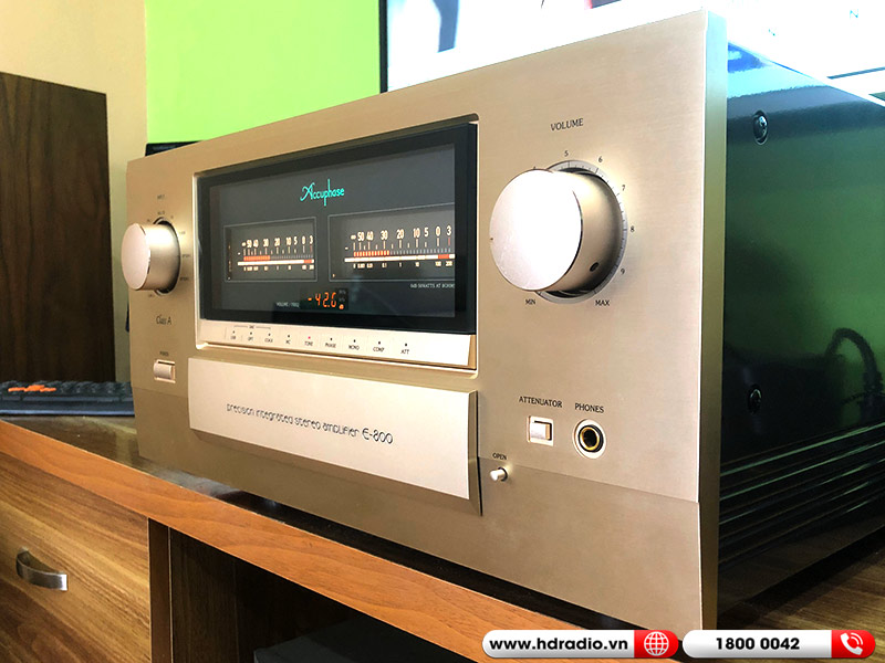 Ảnh thực tế Amply Accuphase E800 tại công trình dàn nghe nhạc Hi-End của chú Vang ở Thịnh Liệt
