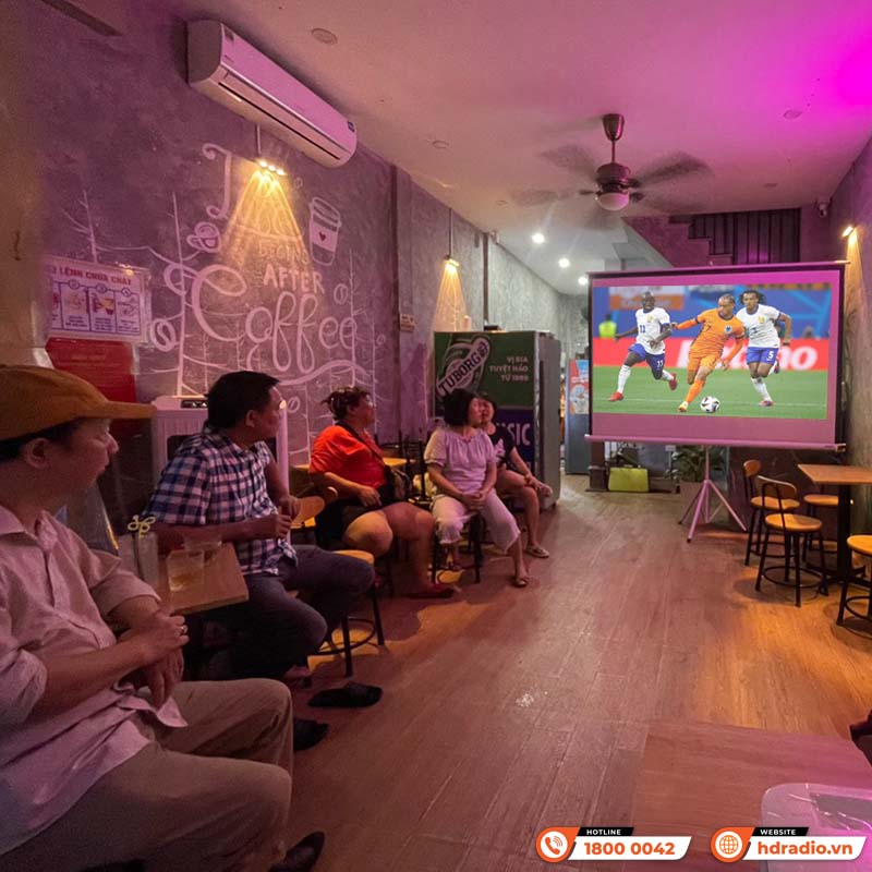 Lắp đặt hệ thống trình chiếu cho quán Still Coffee của chị Hương Lắp đặt hệ thống trình chiếu cho quán Still Coffee của chị Hương