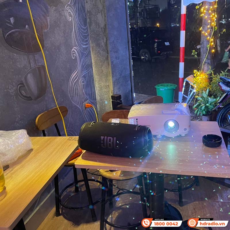 Lắp đặt hệ thống trình chiếu cho quán Still Coffee của chị Hương