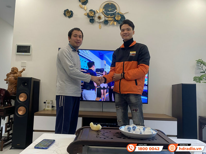 Ảnh công trình thực tế Loa Klipsch RP-6000F II được lắp đặt tại nhà khách