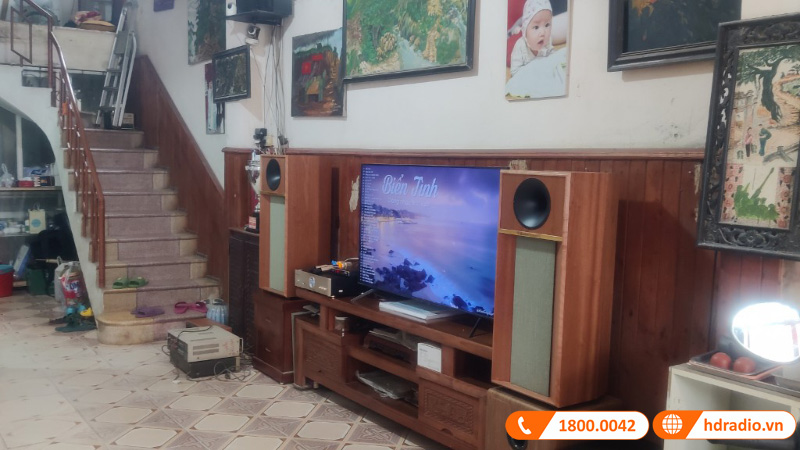 Dàn nghe nhạc và hát karaoke của anh Trung