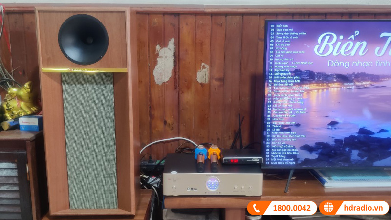 Dàn nghe nhạc và hát karaoke của anh Trung