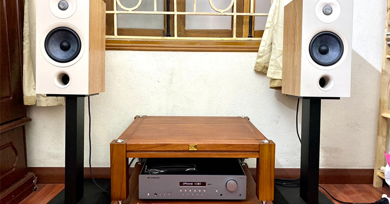 Lắp dàn nghe nhạc cao cấp trị giá hơn 39 triệu đồng cho anh Hà ở quận Hoàng Mai, Hà Nội (Focal Chora 806, Cambridge AXR100, chân loa, kệ gỗ Audio)