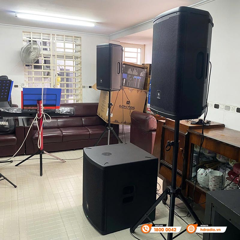 Loa JBL Eon 715, Bass 40cm, Công suất (1300W Peak, 650W RMS) Mixer 3 kênh, LCD, Bluetooth, XLR-6