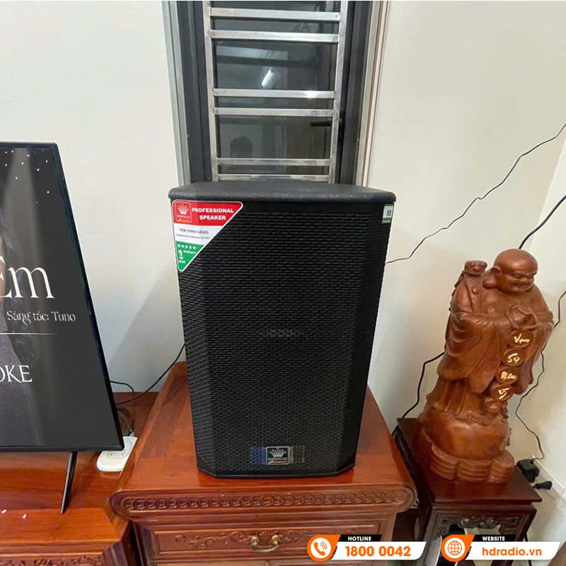 Dàn karaoke của cô Vân Dàn karaoke của cô Vân