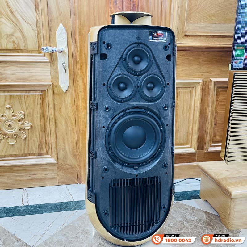 Hệ thống loa nghe nhạc đẳng cấp của anh khách