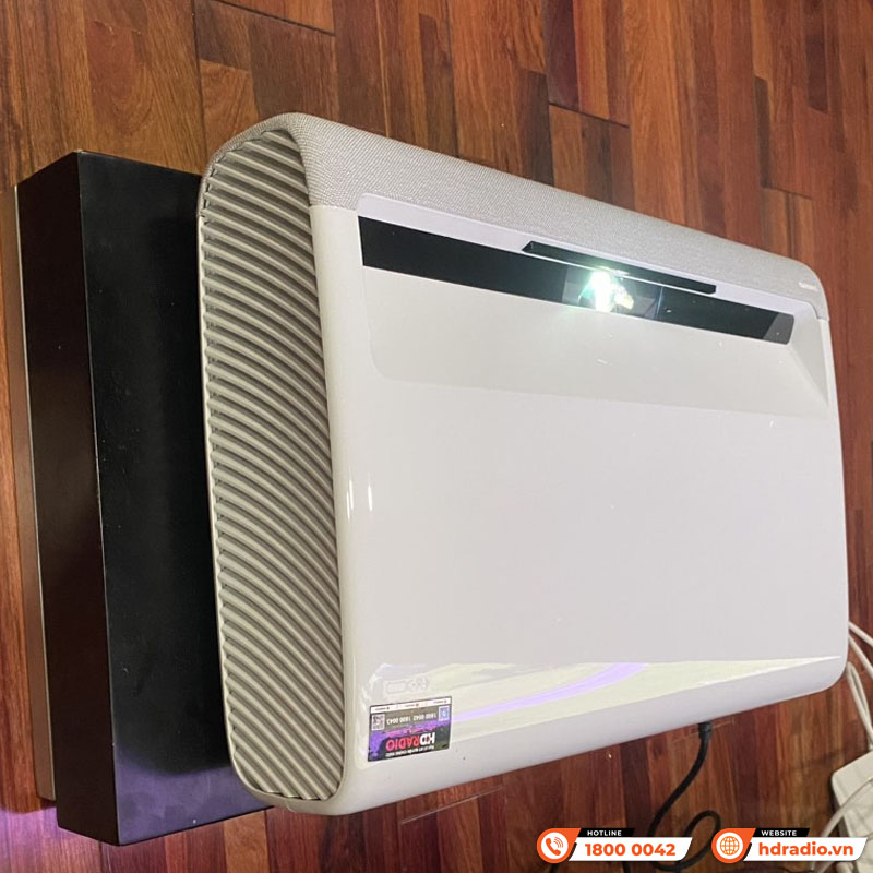 Lắp đặt hệ thống trình chiếu phục vụ mùa Euro cho anh Trung