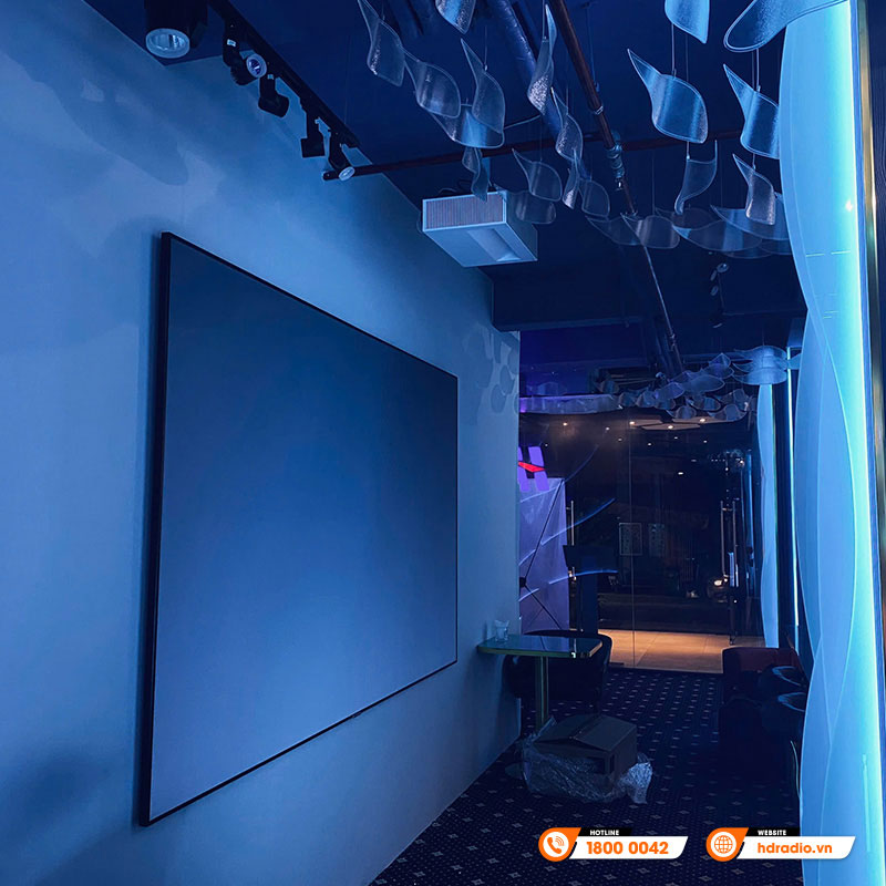 Hệ thống trình chiếu tại quán Kiwimi Coffee