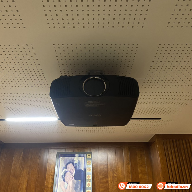 Máy chiếu 4K Epson EH-LS12000B của anh Khoa