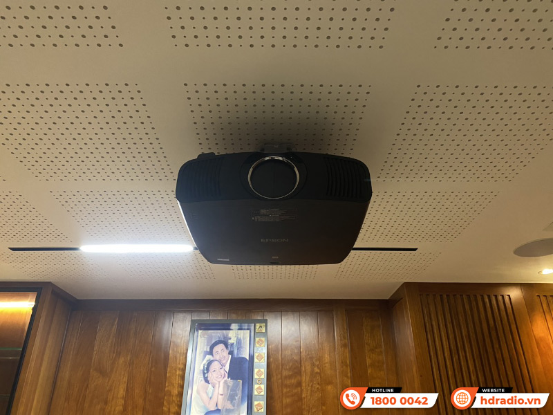 Máy chiếu 4K Epson EH-LS12000B của anh Khoa