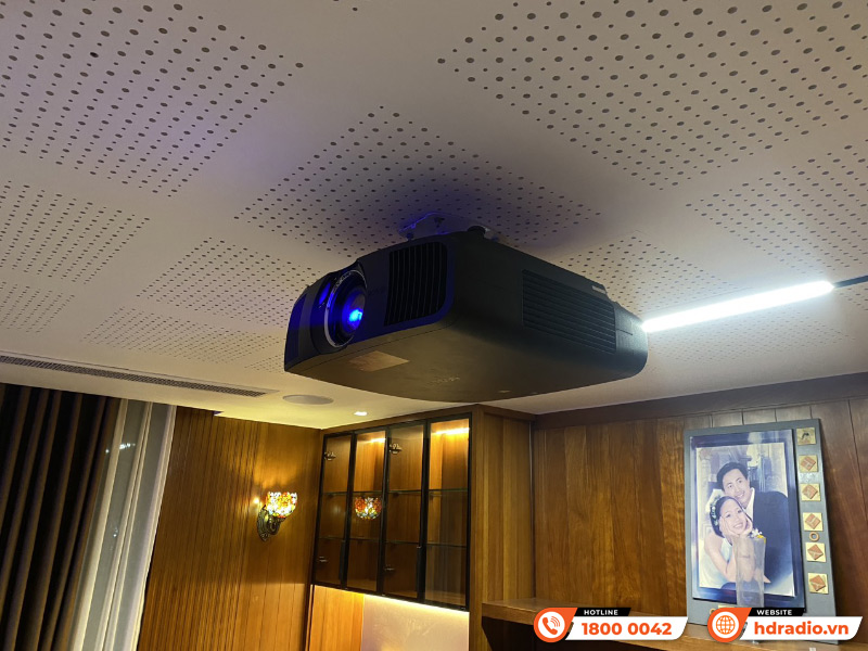 Máy chiếu 4K Epson EH-LS12000B của anh Khoa