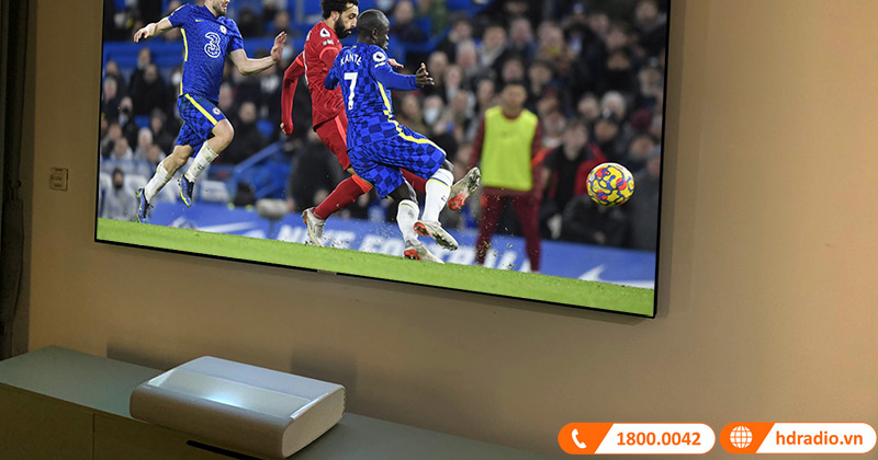 Lắp đặt Máy Chiếu, Màn Chiếu Hơn 100 Triệu Phục Vụ World Cup 2022 Cho Anh Thông ở Hà Nội (Samsung LSP 7T, Grandview PE-L100(16:9) DY3)