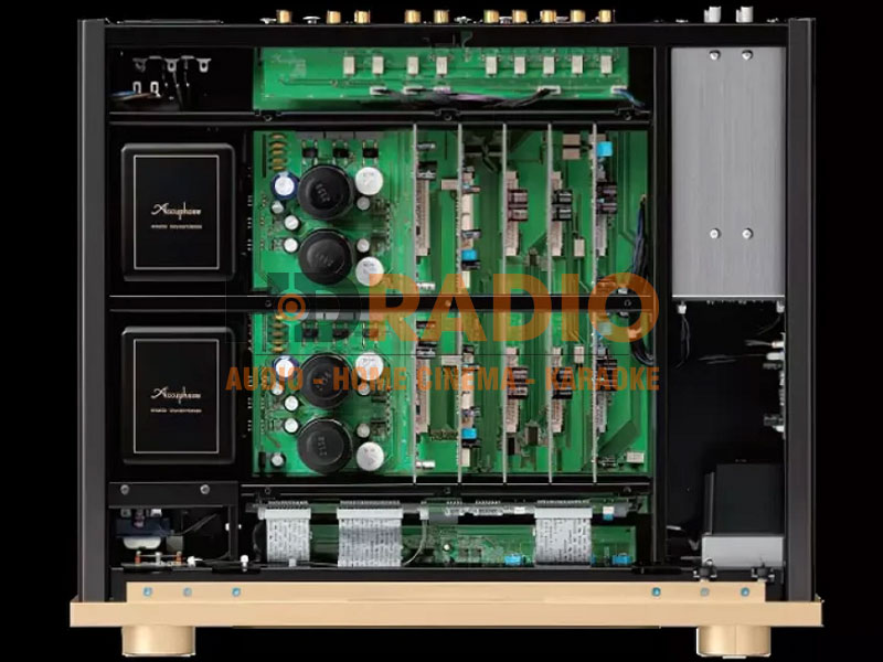 Kênh trái và phải Pre Amply Accuphase C-2300