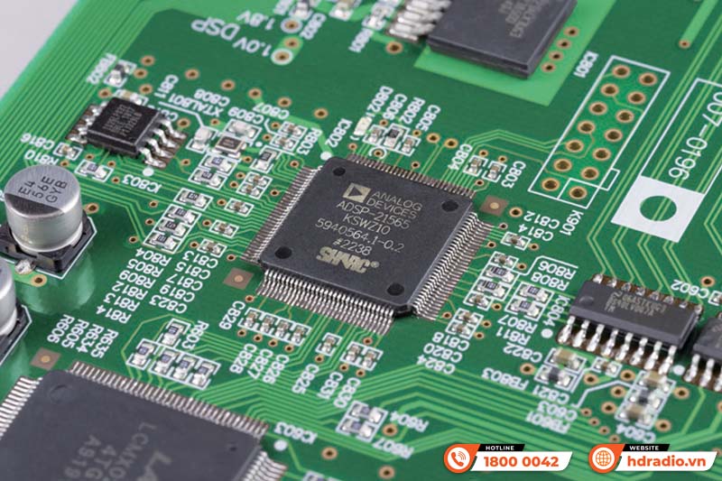 Pre Amply + Digital Frequency Dividing Network Accuphase DF-75