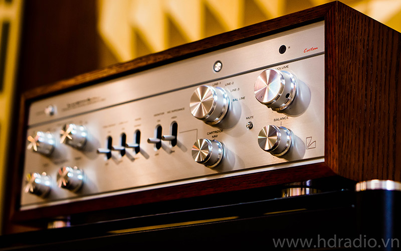 Mặt trước Pre Amply Luxman CL-38uC