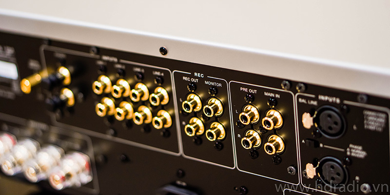 các cổng kết nối mạ vàng