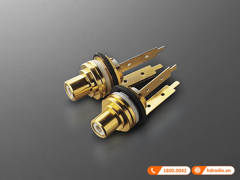 L-550AXII sử dụng các đầu RCA bằng hợp kim đồng