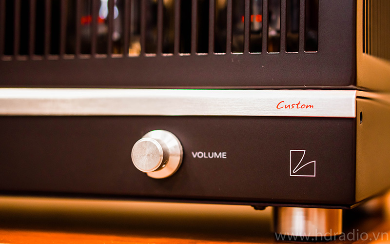 chân đế kim loại