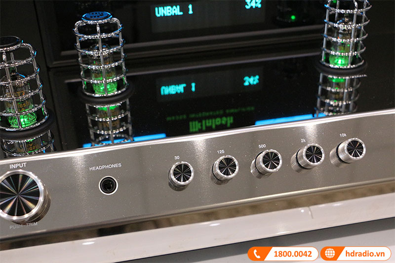 bảng điều khiển ở mặt trước