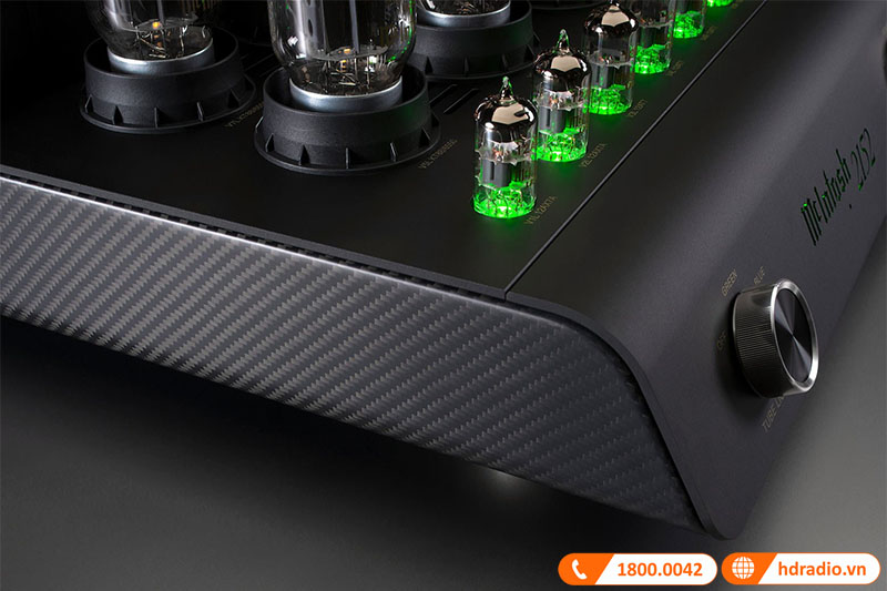 thiết kế nổi bật với khung nhôm anodized và sợi carbon