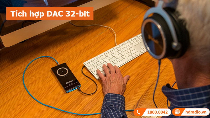 Headphone amply McIntosh MHA50 tích hợp DAC 32-bit