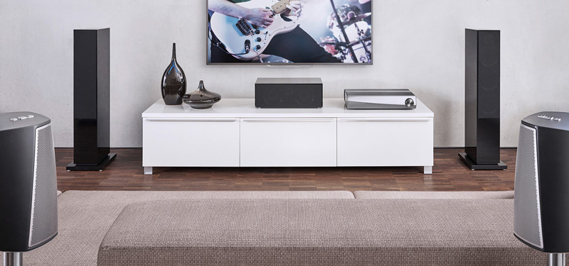 Kết hợp với hai loa không dây HEOS